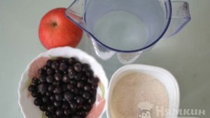 Компот из черной смородины и яблок