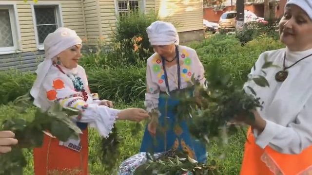 18 06 21 «Радуйся, кудрявая березонька!» мастер класс «завивания» березки в Семик перед Троицей ЦГ смотреть онлайн