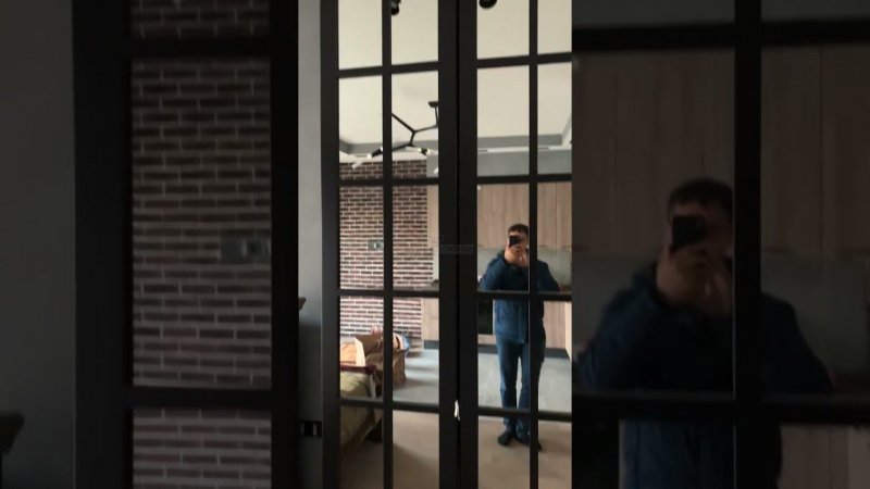 Чёрный зеркальный шкаф в стиле Loft