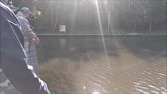 Очень увлекательная рыбалка на спорт зоне. Клёвое место лосиный остров. смотреть онлайн