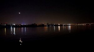 Ночная ловля судака на воблеры с лодки.  Рыбалка в черте города.