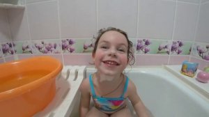 Вика и бомбочки для ванны.