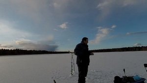 Зимняя рыбалка с ночевкой. Рыбалка по последнему льду на щуку перед запретом. Russian fishing
