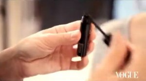 How To  Серебристый макияж от Bobbi Brown   Красота   Vogue TV   Журнал VOGUE