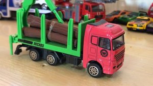 Игрушечный мини лесовоз