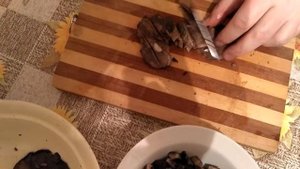 Салат из соленых груздей. Полезные советы