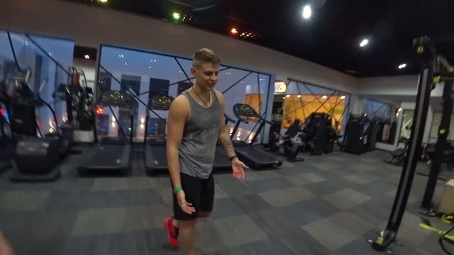 СТЕПА ПЕРВЫЙ РАЗ В СПОРТИВНОМ ЗАЛЕ!! смотреть онлайн