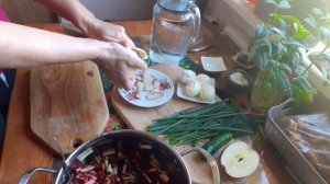 Холодник из свеклы на воде. Свекольник - холодный суп из бураков с огурцами.