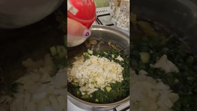 Ролик № 1062. Холодник из щавеля смотреть онлайн