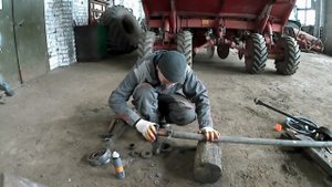 Продолжаем ремонт зернового комбайна Акрос 550.