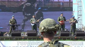 'Песня про Уссурийск'  Ансамбль ВДВ 'Голубые береты'  г  Уссурийск, Стадион «Патриот»