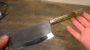 Изготовление острого ножа с рукоятью из эпоксидной смолы.