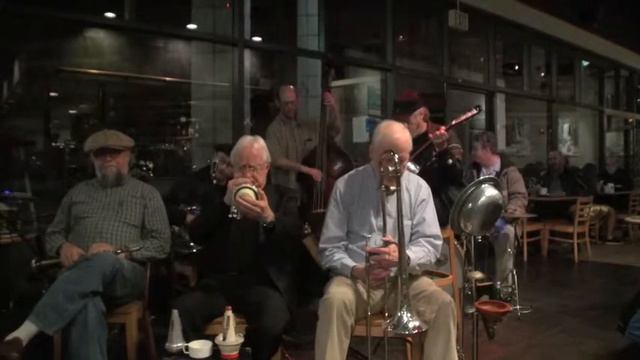 Clint Baker's Cafe Borrone All Stars "Beale Street Blues" смотреть онлайн
