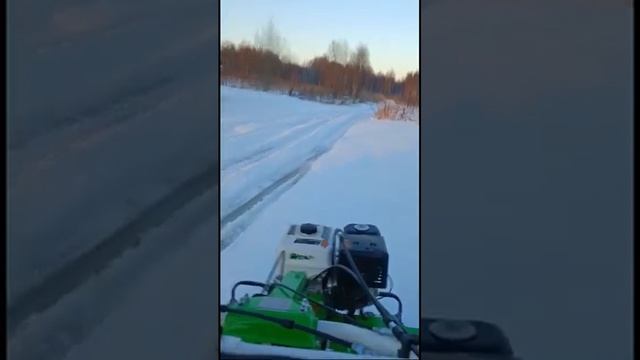 Зимние покатушки на мотоблоке с гусеницами Крутец