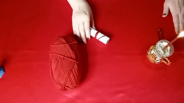 Красная нить на запястье