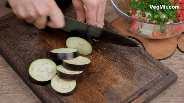 Жареные баклажаны: быстрый вегетарианский рецепт - закуска из баклажанов с чесноком на сковороде