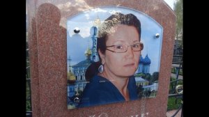 Памятник из дымовского гранита с цветным фото на стекле, для благоустройства захоронения. Тверь.