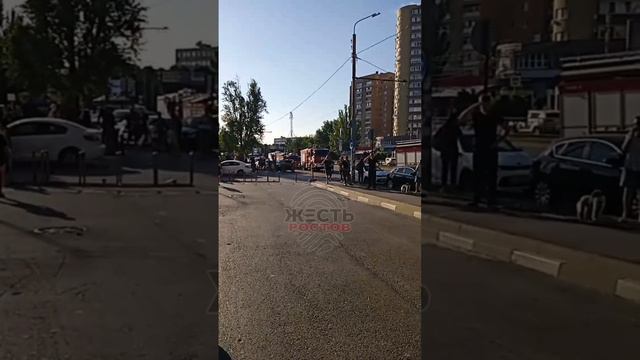 100 человек эвакуировали из ТЦ «Орбита» в Ростов-на-Дону. Произошло возгорание в магазине.