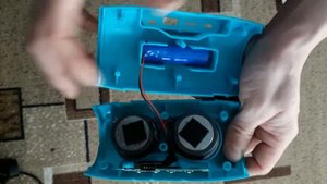 Портативная колонка не заряжается. Как отремонтировал смотрите в ролике