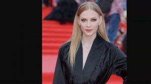 Светлана Ходченкова показала точеную фигуру на фото у пилона