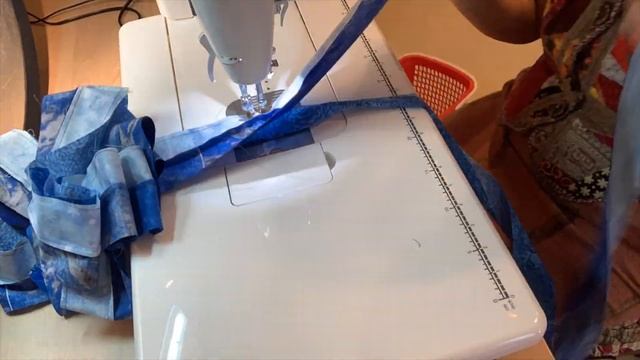 Лоскутный эфир 215а. Печворк. Как сшить кайму для одеяла "Барджелло"? смотреть онлайн