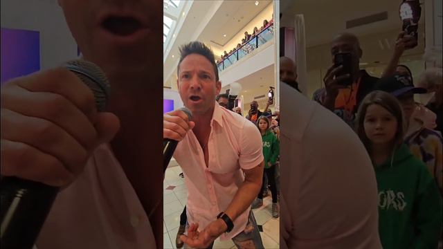 Jeff Timmons  Singing to me!  Pop 2000 Tour - Montgomery Mall 4/1/23