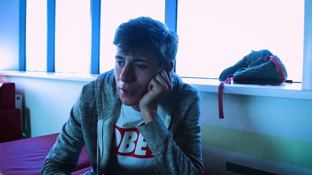 Студенты угадывают РУССКУЮ ПОПСУ начала 2010-х • Тест на меломана • Выпуск 5