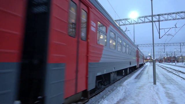 Электропоезд ЭТ2М-060 отправляется со станции Тверь смотреть онлайн