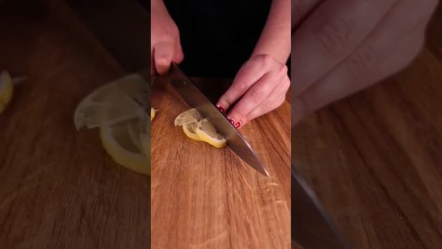 Морской окунь с овощами в духовке