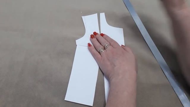 Как убрать нагрудную вытачку. Моделирование.mp4 смотреть онлайн