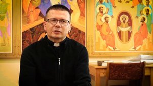 Хочу спросить | Обязательно ли вставать на колени во время молитвы?