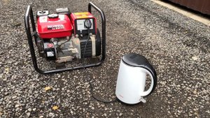 Бензогенератор Honda EZ2200 под нагрузкой