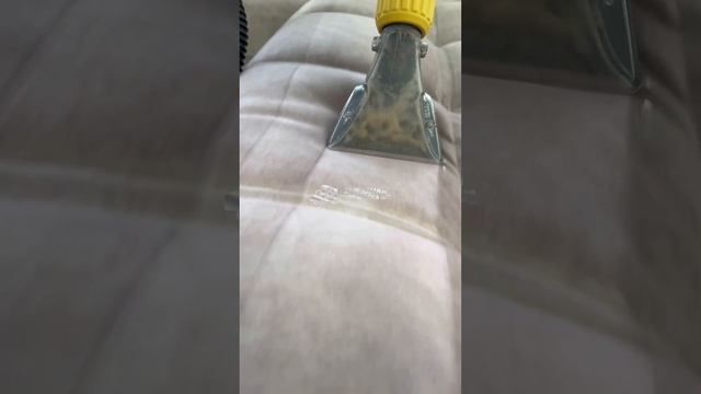 Грязь льётся со всех щелей! Диван не чистили год. Выездная химчистка мебели #1 / Клининг #ижевск смотреть онлайн