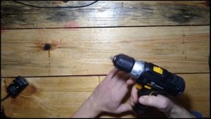 Шуруповерт DEKO GCD12DU3  12V обзор тест вкручивание саморезов в метал