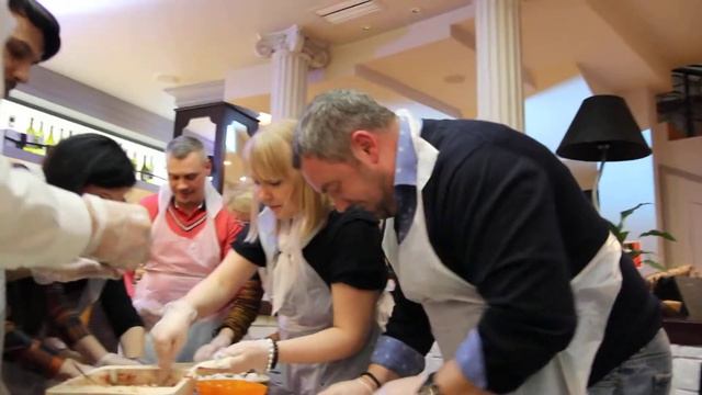 MOZZO соревнование по лепке пельменей! смотреть онлайн