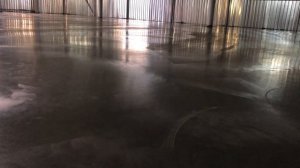 Промышленный пол под склад с нанесением топпинга ЕККА БУД