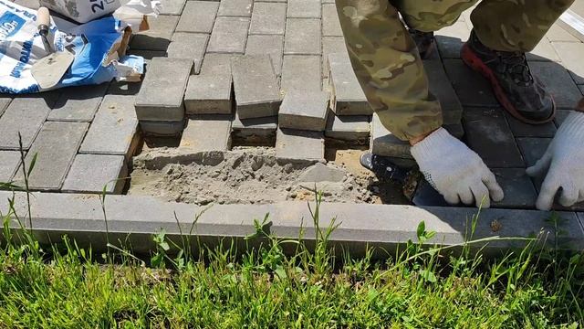 Как сделать так чтобы брусчатка не проваливалась у бордюра. Ремонт дорожек из брусчатки смотреть онлайн