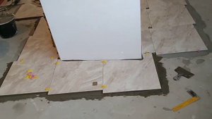 Плитка со вставками по диагонали. Скоростная укладка 45кв за 2 дня.