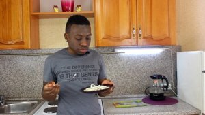 ИНОСТРАНЦЫ ПРОБУЮТ РУССКУЮ ЕДУ