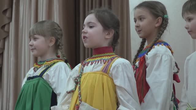25 лет сохраняют русские традиции. Ансамбль фольклорной музыки «Веснянка» отметил свой юбилей