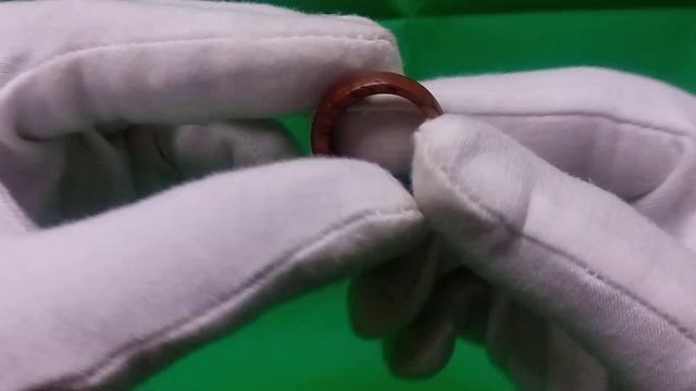 Кольцо из дерева (дибету) и эпоксидной смолы "Лесной изумруд" смотреть онлайн