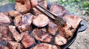 МЯСО НА СКОВОРОДЕ БОЛЬШИМИ КУСКАМИ.