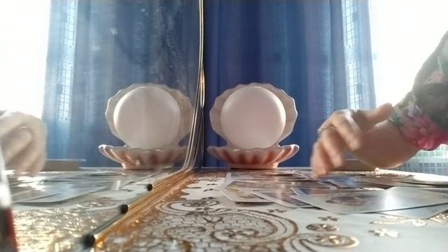 Гадание на картах Таро. Я замужем, но люблю другого мужчину. Что мне делать?