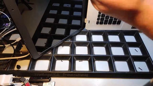 ASUS F751 öffnen Akkutausch Disassemby Accu exchange 1/4 смотреть онлайн