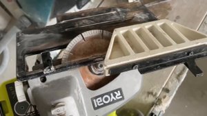 Заусовщик для запила плитки под 45 градусов из райоби Ryobi 18В ONE+ LTS180M