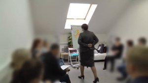 Позы продавца в торговом зале