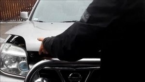 Nissan X-Trail T-30 PODNOSZENIE MASKI