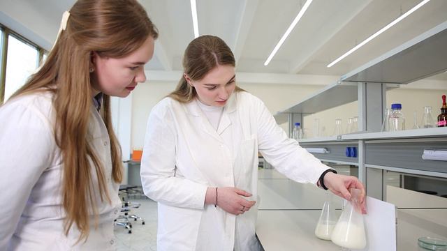 "Просто о сложном": Как определить качество молока в домашних условиях? смотреть онлайн