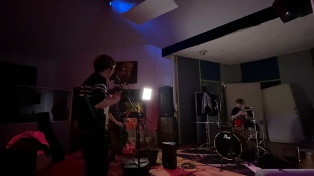 Oracle Villa - Next Big Thing (Live at Crossroads Studio April 2023) смотреть онлайн