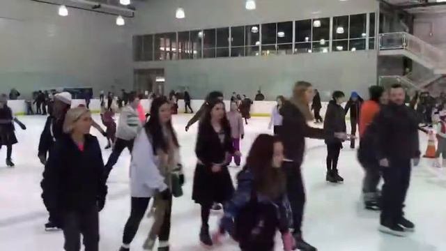 В Рождество на катке. смотреть онлайн